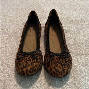 Clarks Brown Leopard Print‎ Flats Size 8
